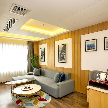 Отель Ramada By Wyndham Katra Station Road Экстерьер фото