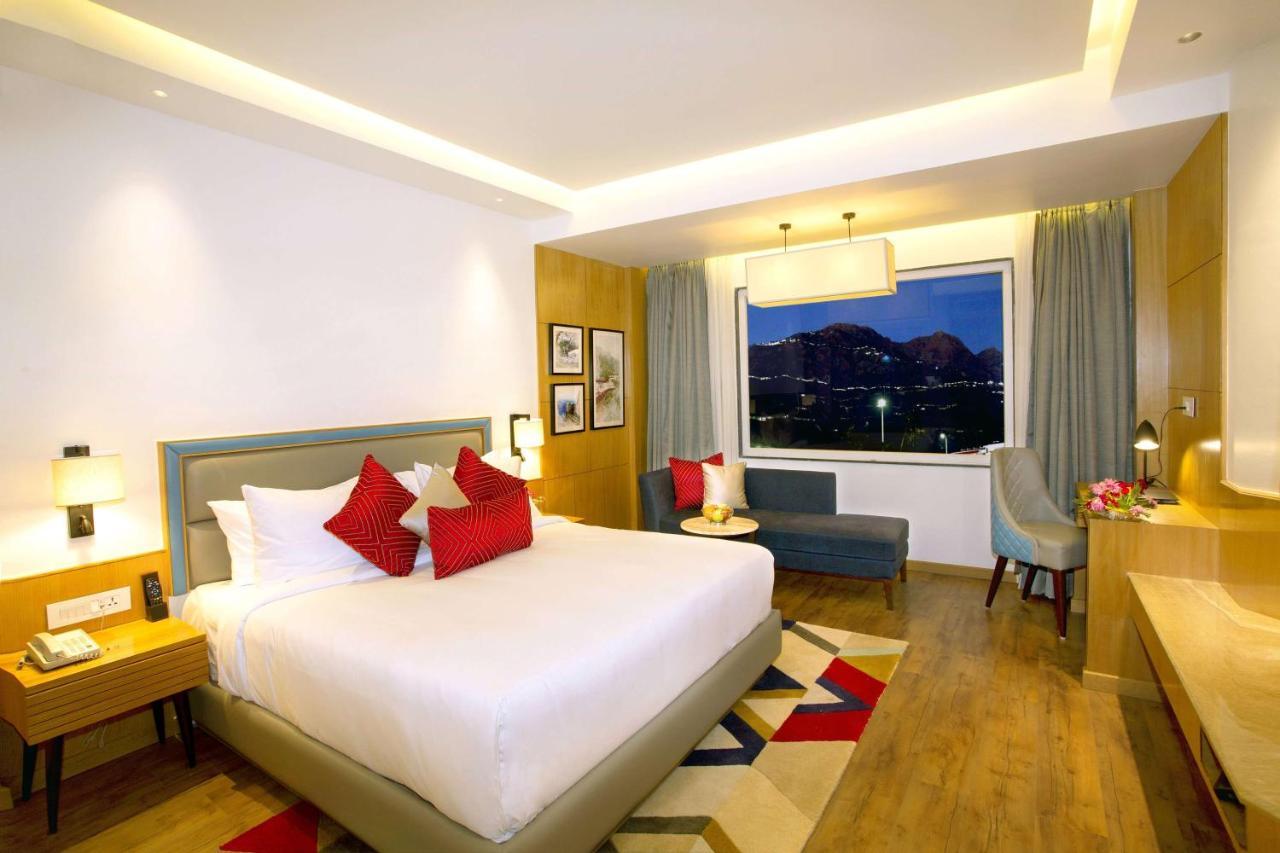 Отель Ramada By Wyndham Katra Station Road Экстерьер фото