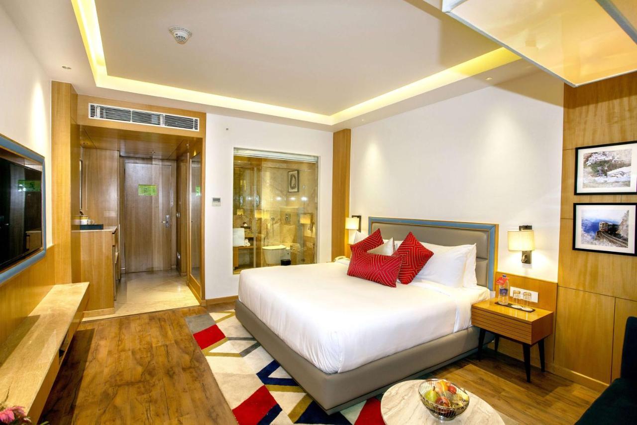 Отель Ramada By Wyndham Katra Station Road Экстерьер фото