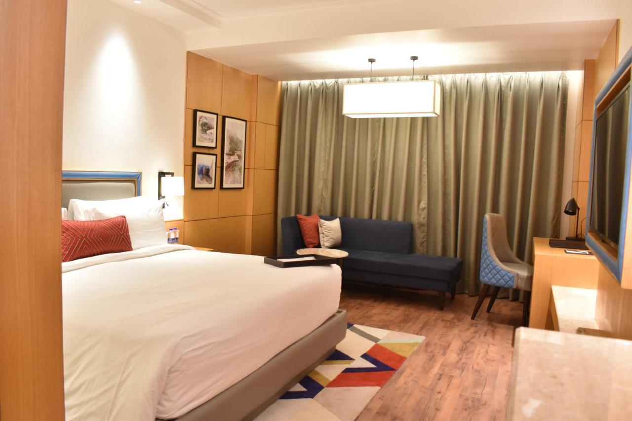 Отель Ramada By Wyndham Katra Station Road Экстерьер фото